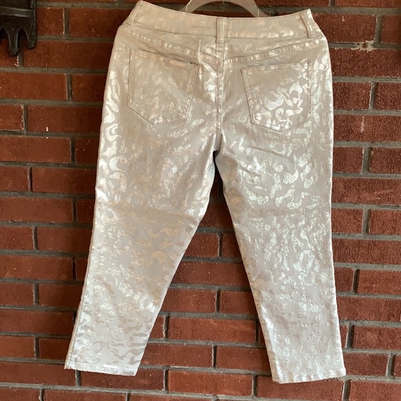 Chico’s Platinum Denim Capri/ crops - Picture 6 of 13